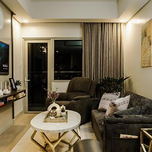 One-Bedroom Apartment Balcony City View